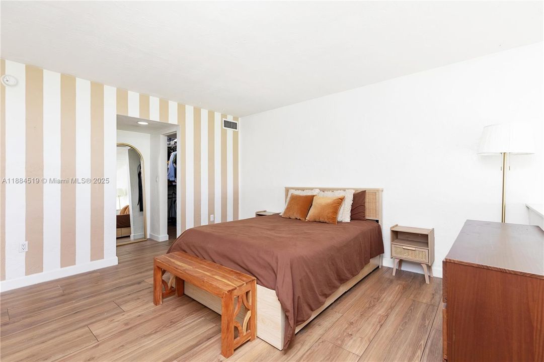 На продажу: $295,000 (1 спален, 1 ванн, 802 Квадратных фут)