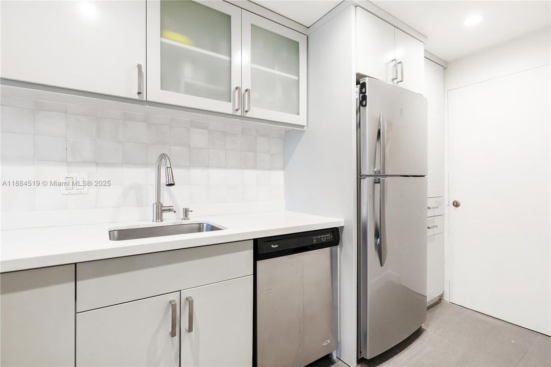 На продажу: $295,000 (1 спален, 1 ванн, 802 Квадратных фут)