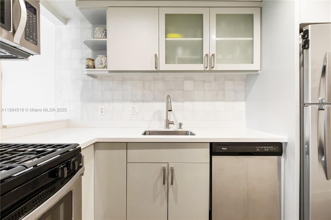 На продажу: $295,000 (1 спален, 1 ванн, 802 Квадратных фут)