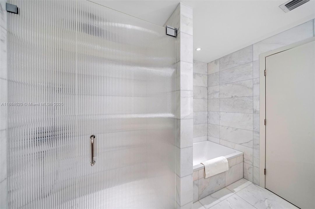 For Sale: $1,250,000 (1 beds, 1 baths, 1010 Square Feet)