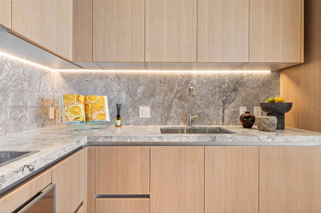 For Sale: $1,250,000 (1 beds, 1 baths, 1010 Square Feet)