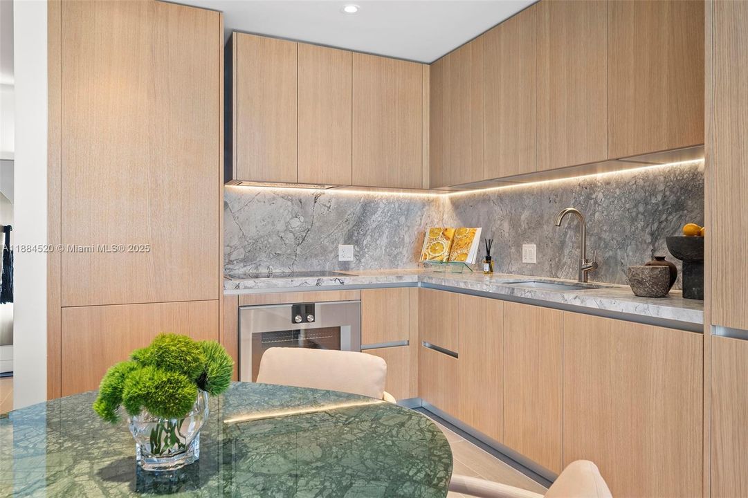 For Sale: $1,250,000 (1 beds, 1 baths, 1010 Square Feet)