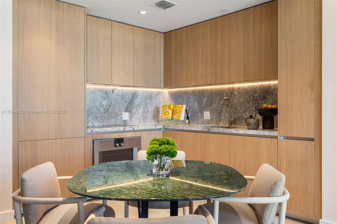 For Sale: $1,250,000 (1 beds, 1 baths, 1010 Square Feet)