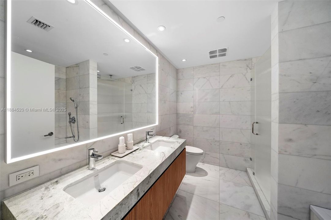 For Sale: $1,250,000 (1 beds, 1 baths, 1010 Square Feet)