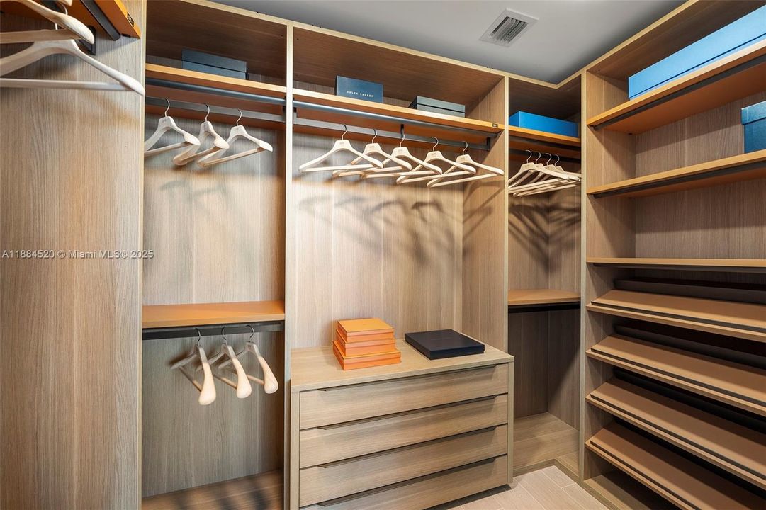 For Sale: $1,250,000 (1 beds, 1 baths, 1010 Square Feet)