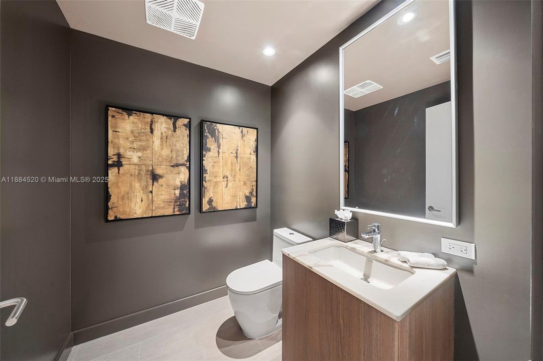 For Sale: $1,250,000 (1 beds, 1 baths, 1010 Square Feet)