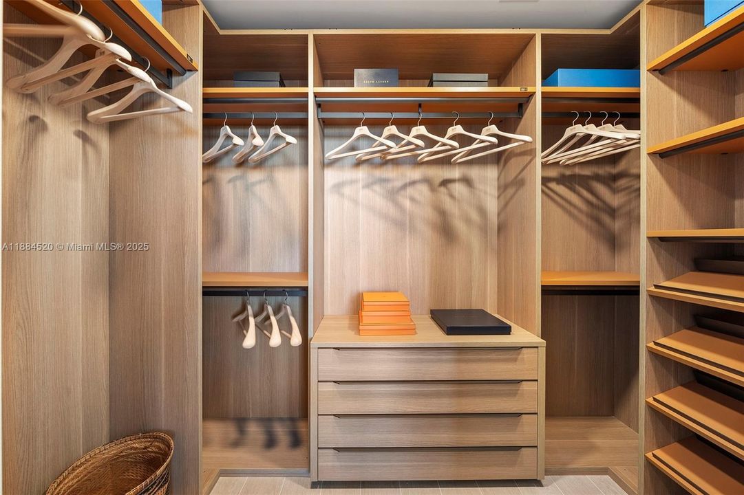 For Sale: $1,250,000 (1 beds, 1 baths, 1010 Square Feet)