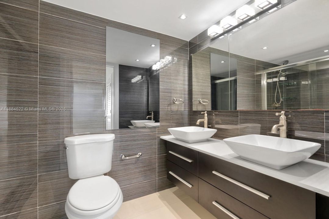 待售: $590,000 (2 贝兹, 2 浴室, 1326 平方英尺)