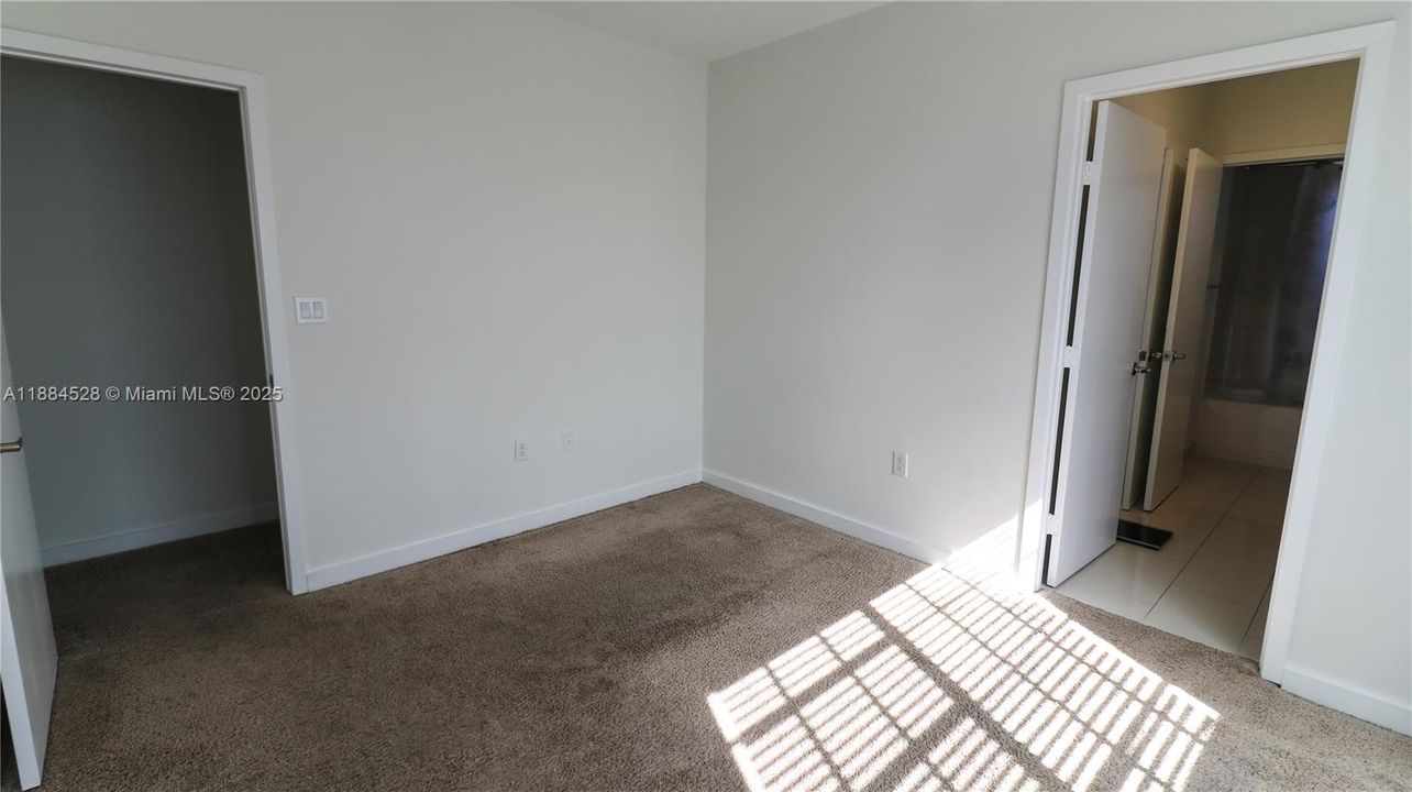 Под контрактом: $335,000 (3 спален, 2 ванн, 1360 Квадратных фут)