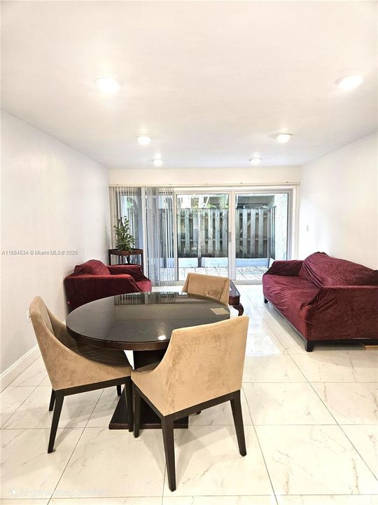 Под контрактом: $297,500 (2 спален, 1 ванн, 1110 Квадратных фут)