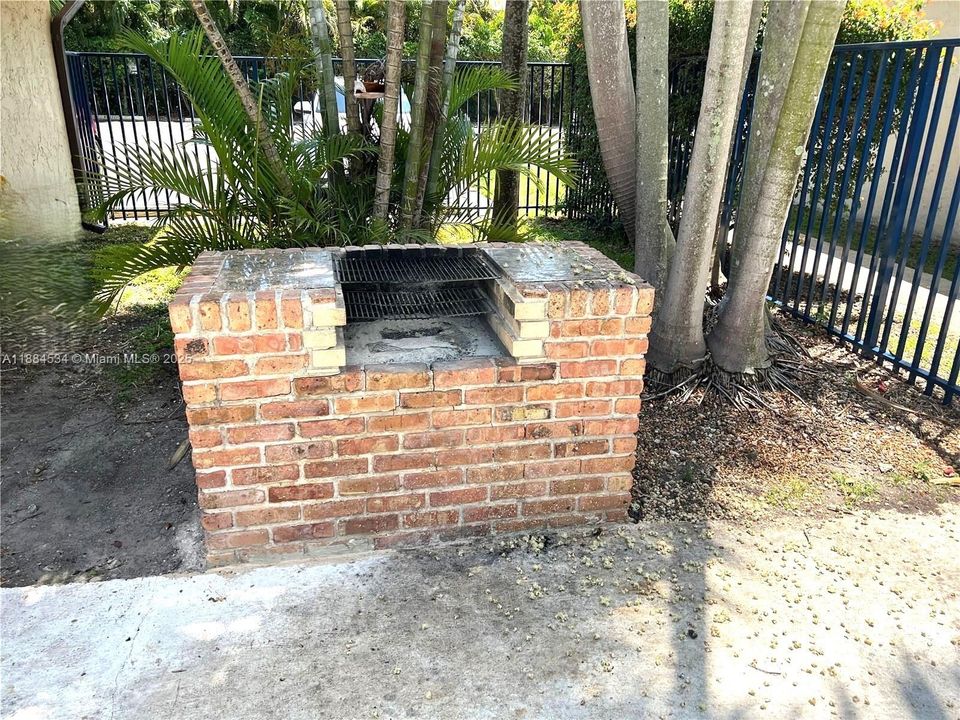 Под контрактом: $297,500 (2 спален, 1 ванн, 1110 Квадратных фут)