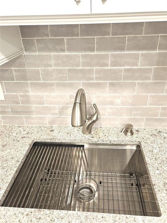 Под контрактом: $297,500 (2 спален, 1 ванн, 1110 Квадратных фут)