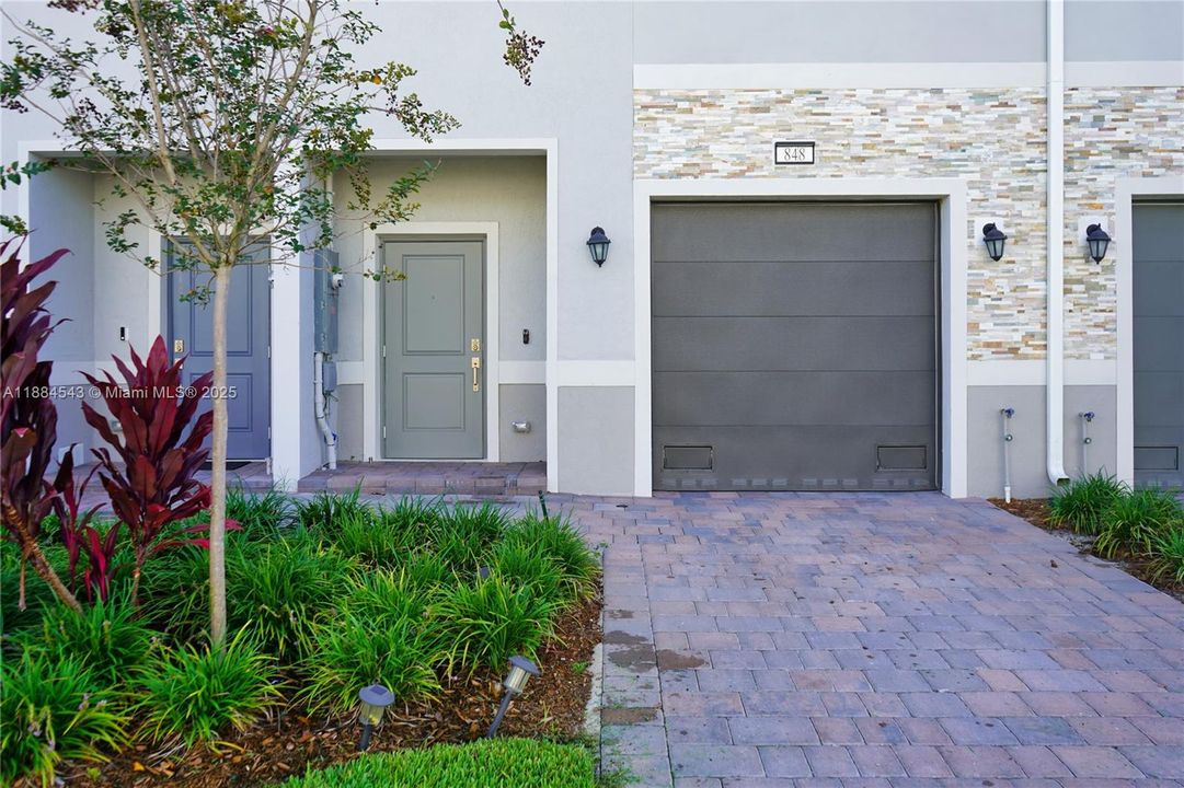 For Sale: $489,990 (3 beds, 2 baths, 1597 Square Feet)