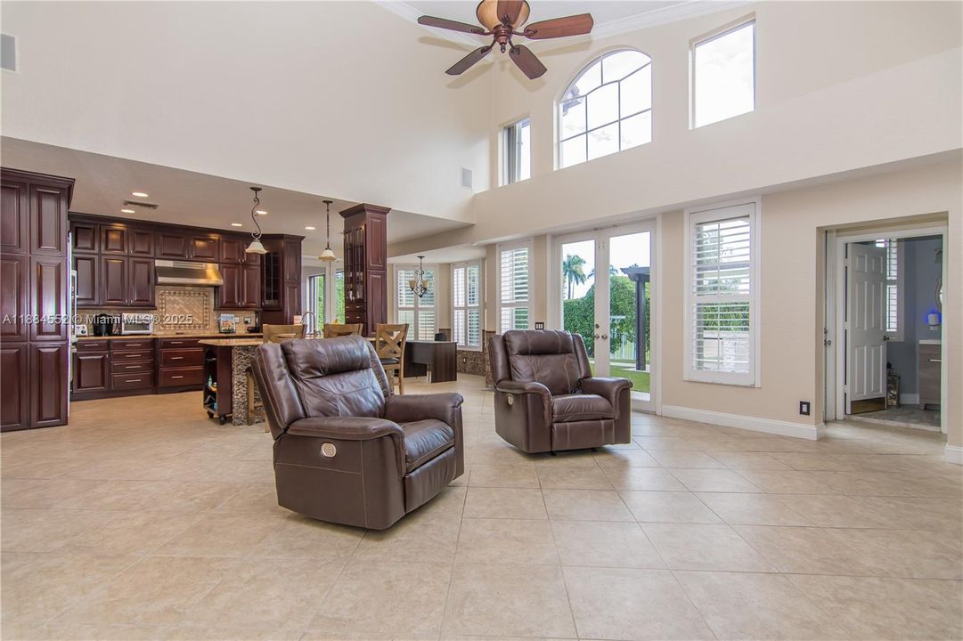 待售: $1,350,000 (5 贝兹, 3 浴室, 3792 平方英尺)