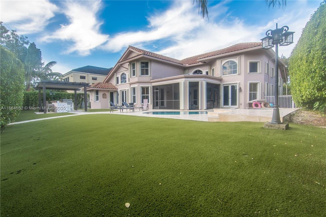 待售: $1,350,000 (5 贝兹, 3 浴室, 3792 平方英尺)