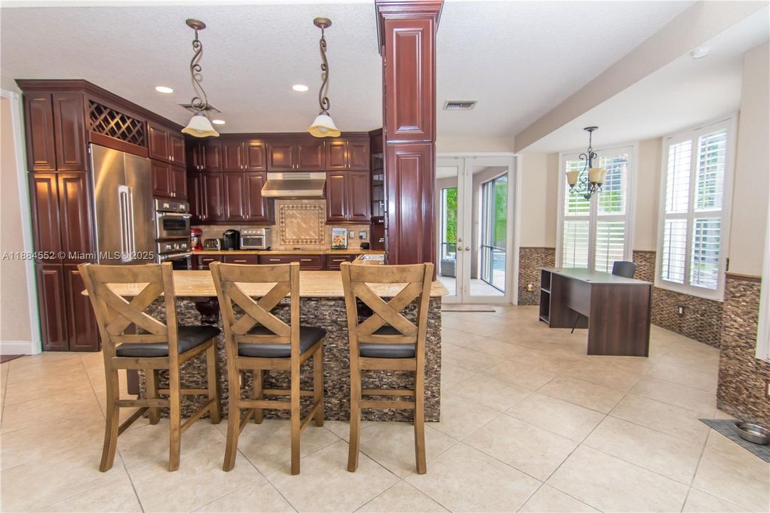 待售: $1,350,000 (5 贝兹, 3 浴室, 3792 平方英尺)