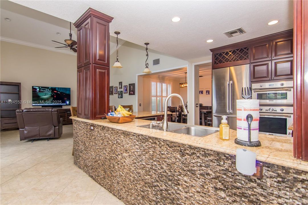 待售: $1,350,000 (5 贝兹, 3 浴室, 3792 平方英尺)