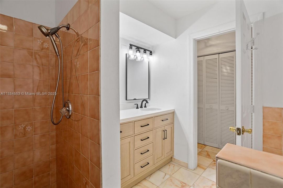 В аренду: $5,800 (4 спален, 3 ванн, 2374 Квадратных фут)