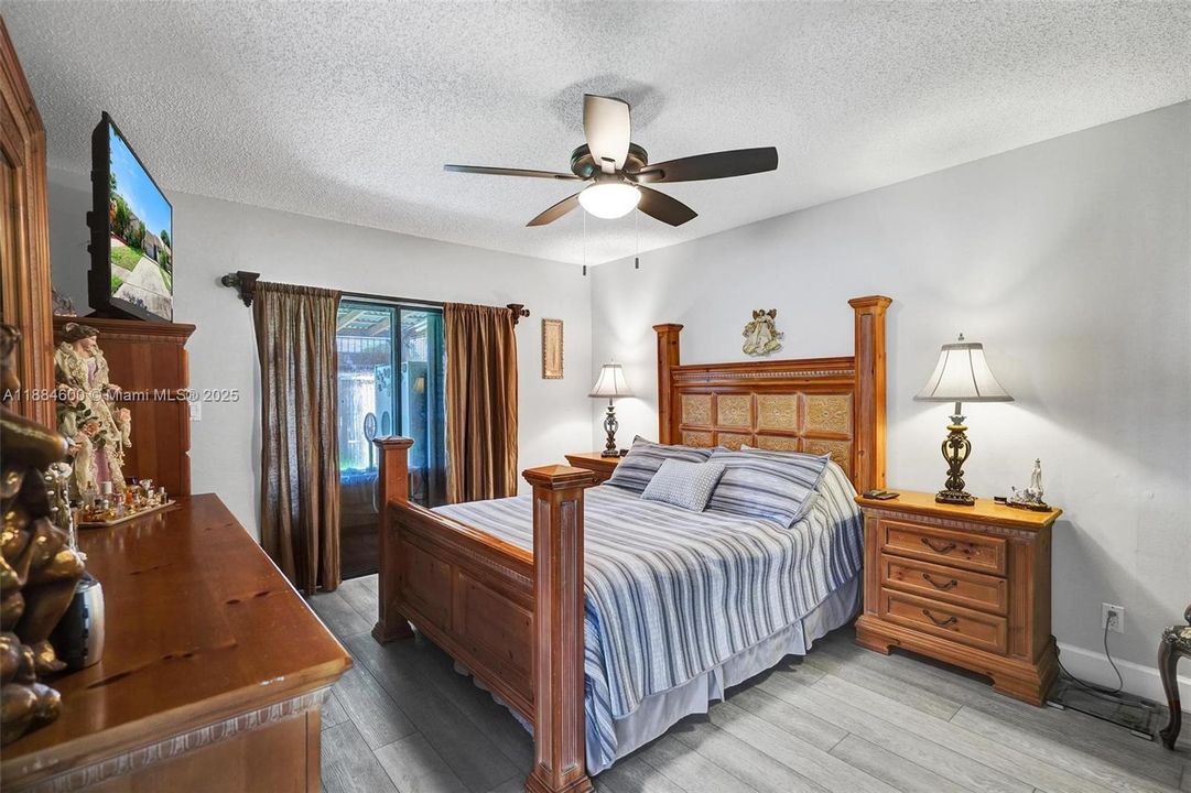 Recently Sold: $399,999 (3 beds, 2 baths, 1631 Square Feet)