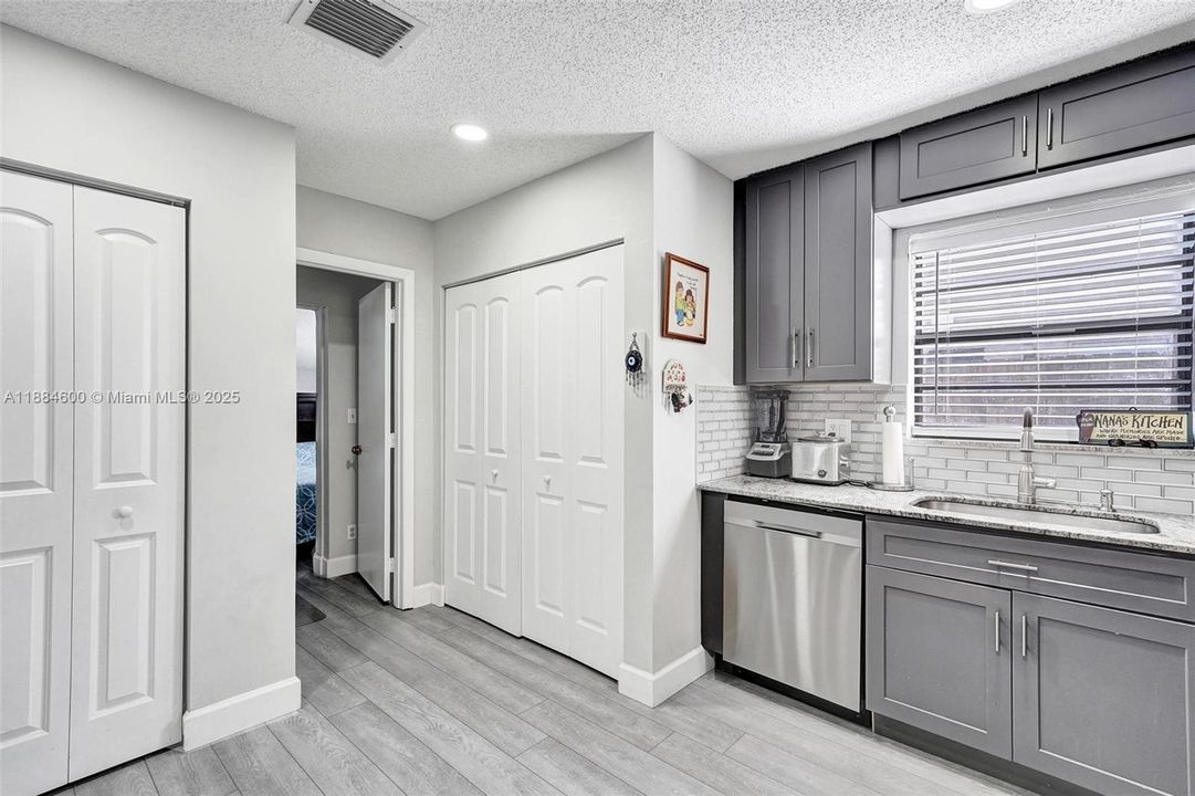 Recently Sold: $399,999 (3 beds, 2 baths, 1631 Square Feet)