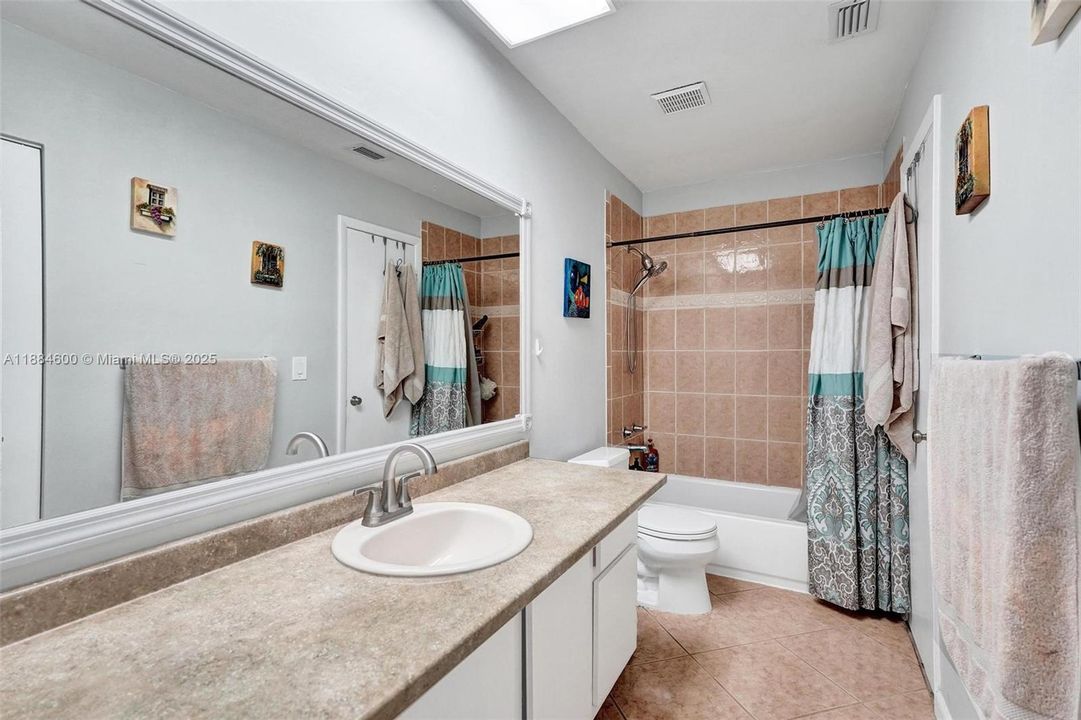 Recently Sold: $399,999 (3 beds, 2 baths, 1631 Square Feet)