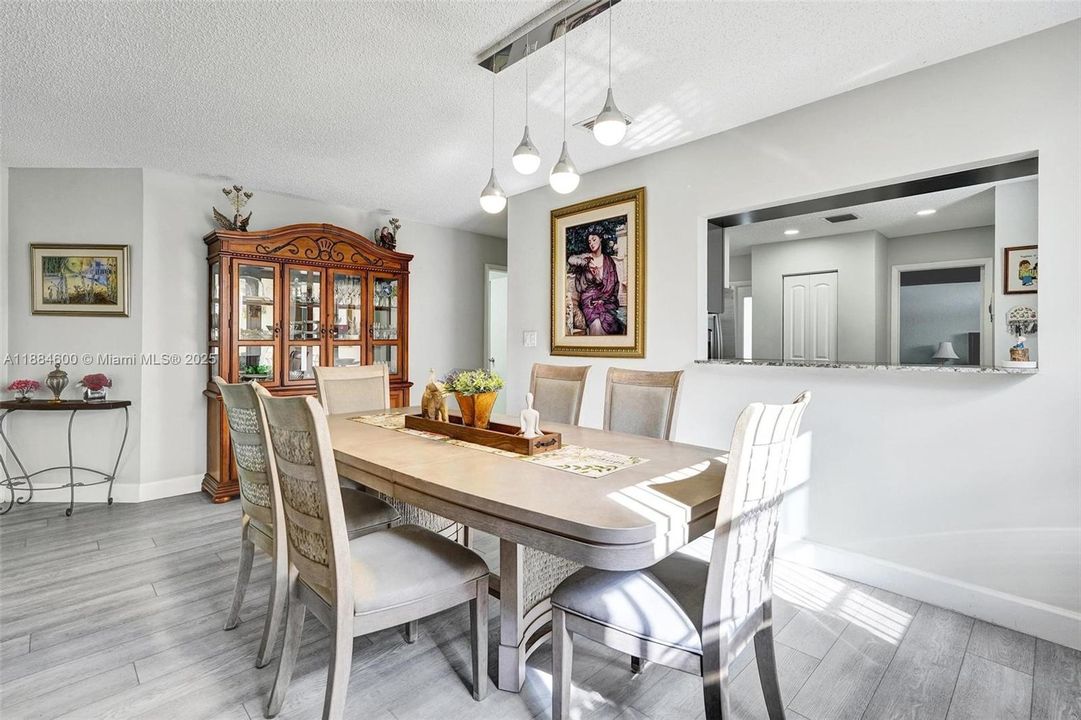 Recently Sold: $399,999 (3 beds, 2 baths, 1631 Square Feet)