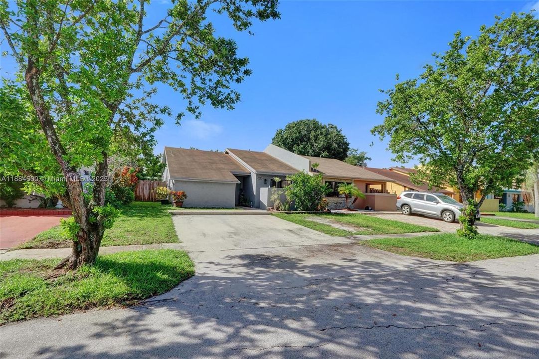 Recently Sold: $399,999 (3 beds, 2 baths, 1631 Square Feet)