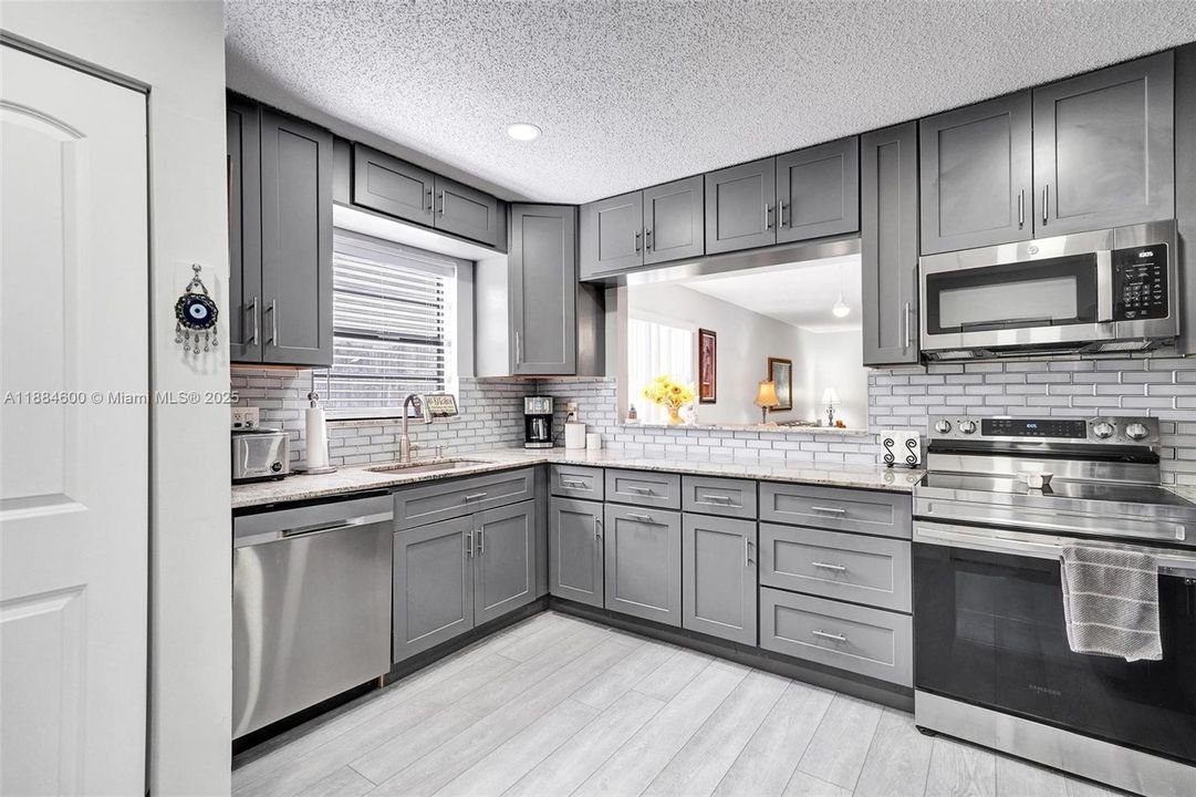 Recently Sold: $399,999 (3 beds, 2 baths, 1631 Square Feet)