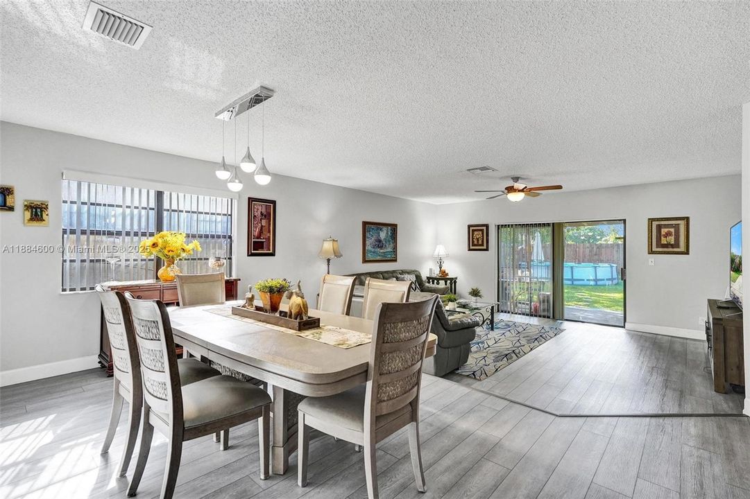 Recently Sold: $399,999 (3 beds, 2 baths, 1631 Square Feet)