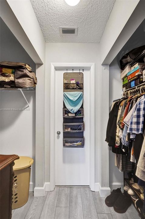 Recently Sold: $399,999 (3 beds, 2 baths, 1631 Square Feet)