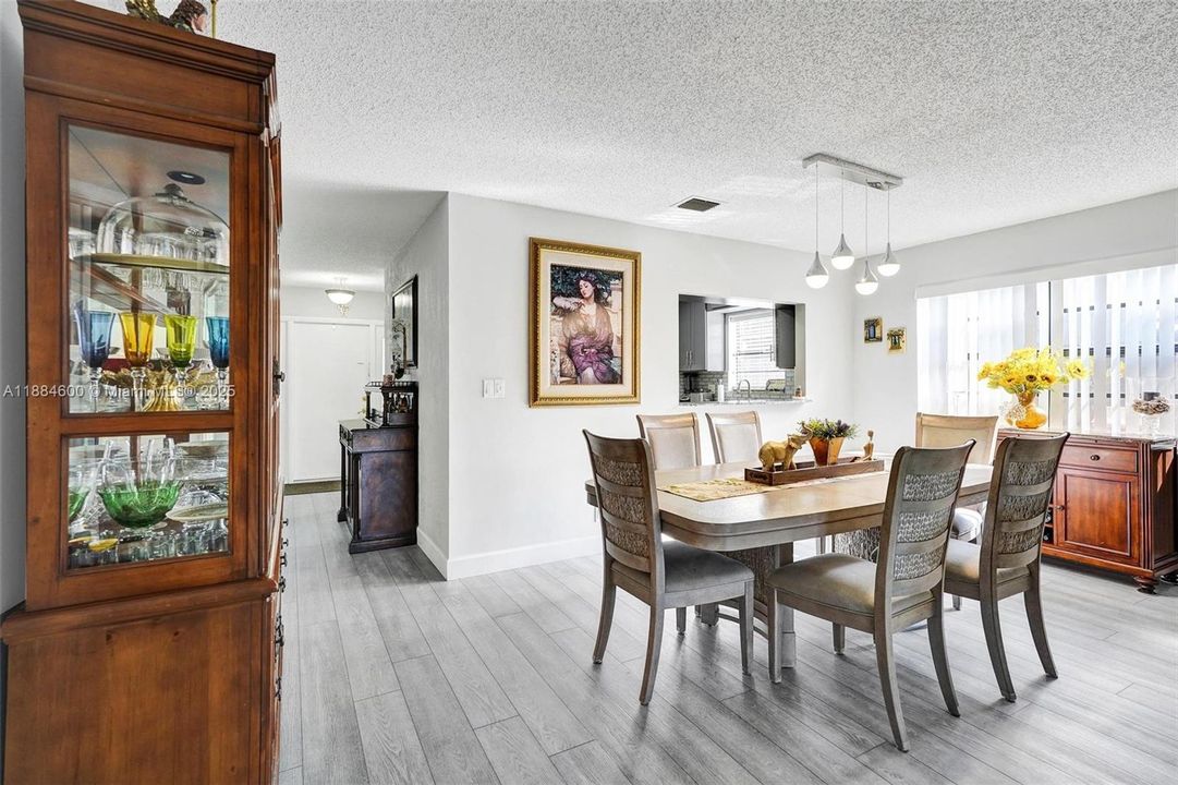 Recently Sold: $399,999 (3 beds, 2 baths, 1631 Square Feet)