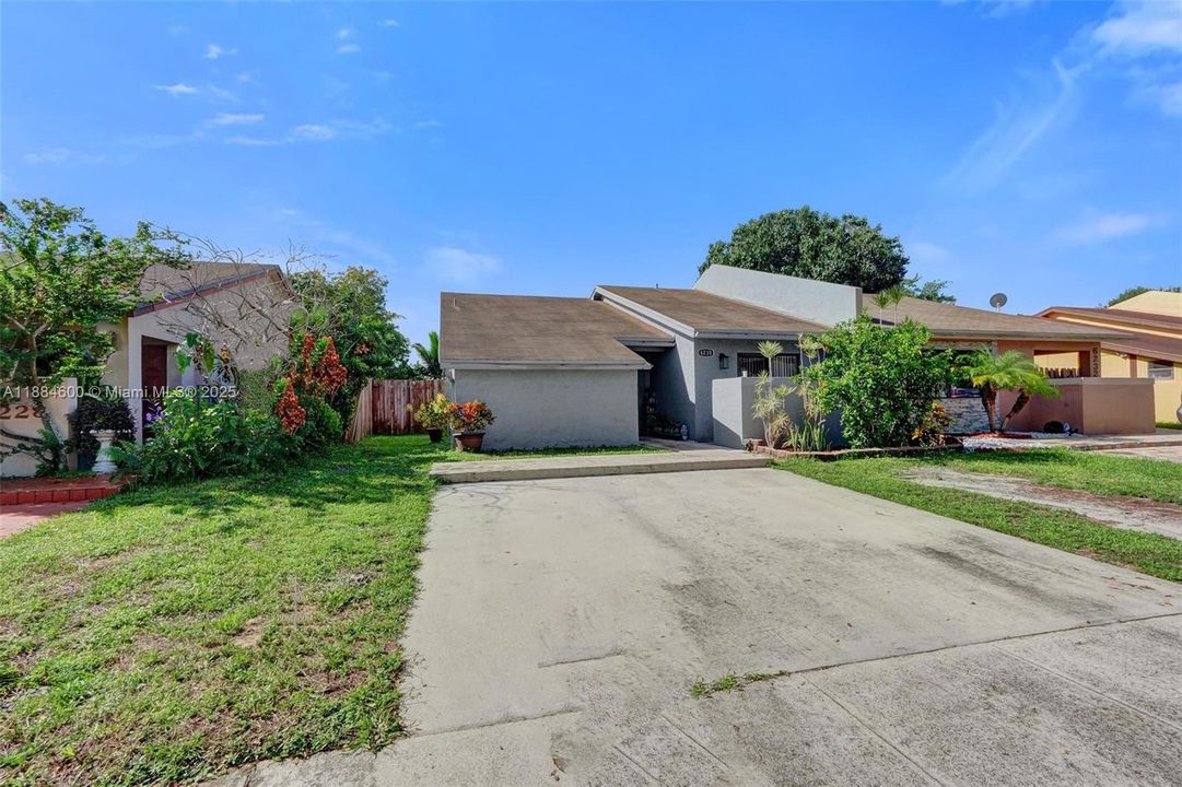 Recently Sold: $399,999 (3 beds, 2 baths, 1631 Square Feet)