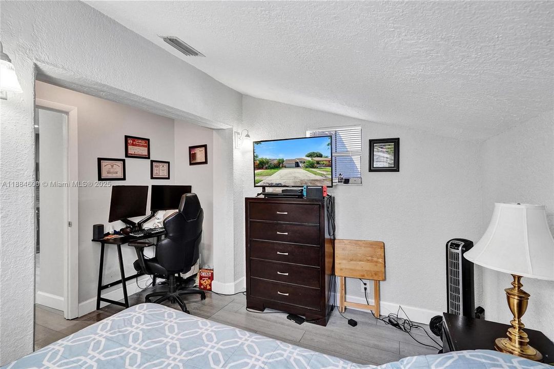 Recently Sold: $399,999 (3 beds, 2 baths, 1631 Square Feet)