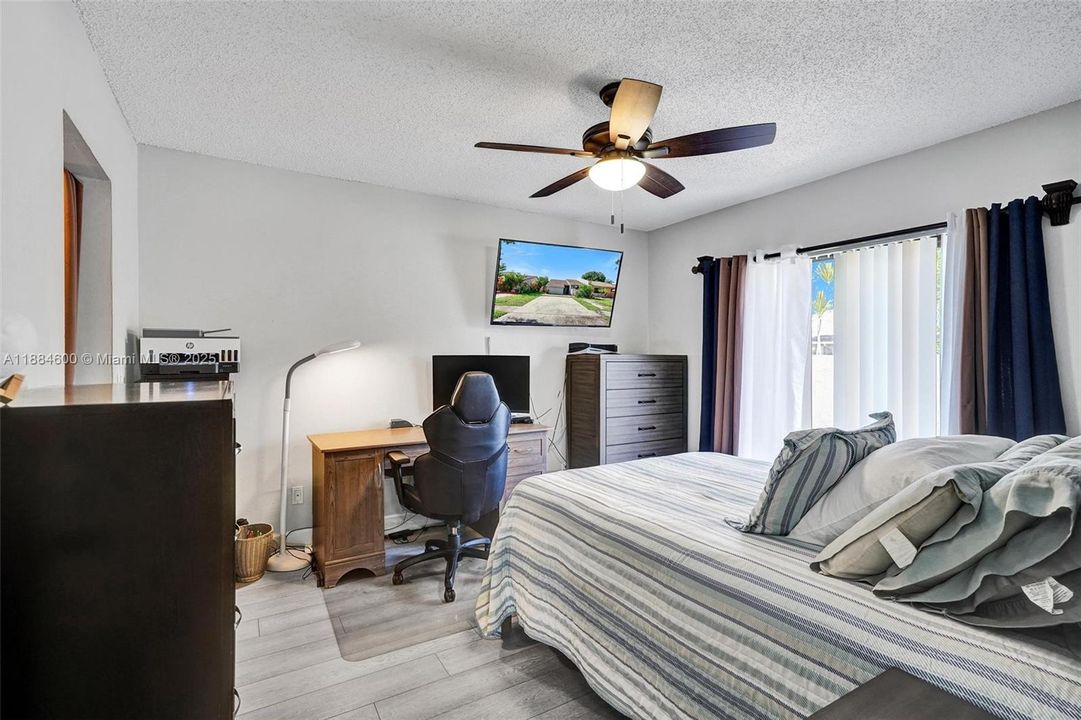 Recently Sold: $399,999 (3 beds, 2 baths, 1631 Square Feet)