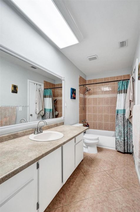 Recently Sold: $399,999 (3 beds, 2 baths, 1631 Square Feet)