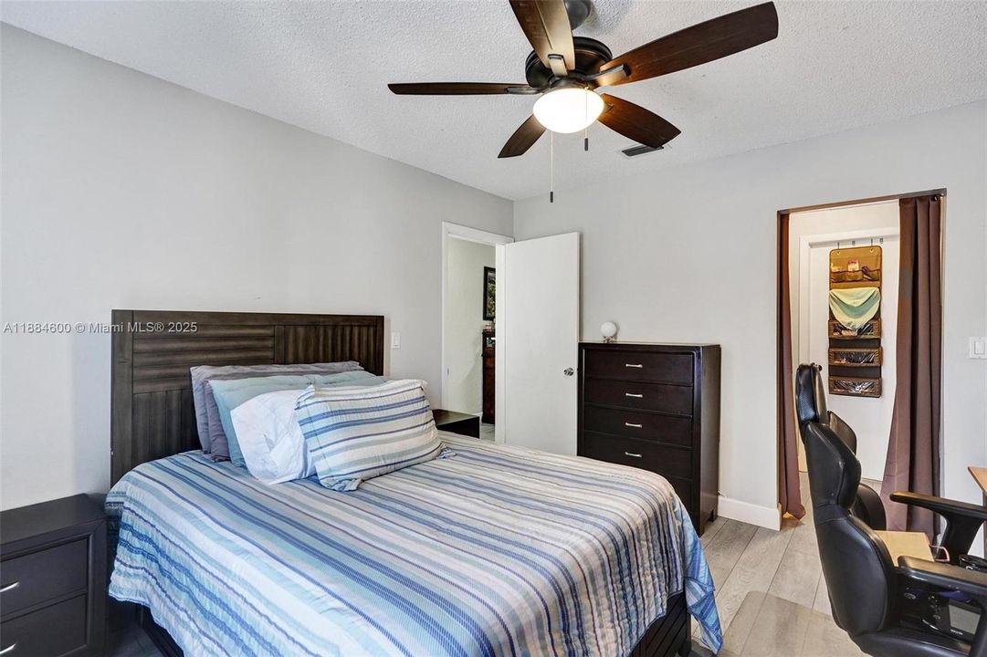 Recently Sold: $399,999 (3 beds, 2 baths, 1631 Square Feet)