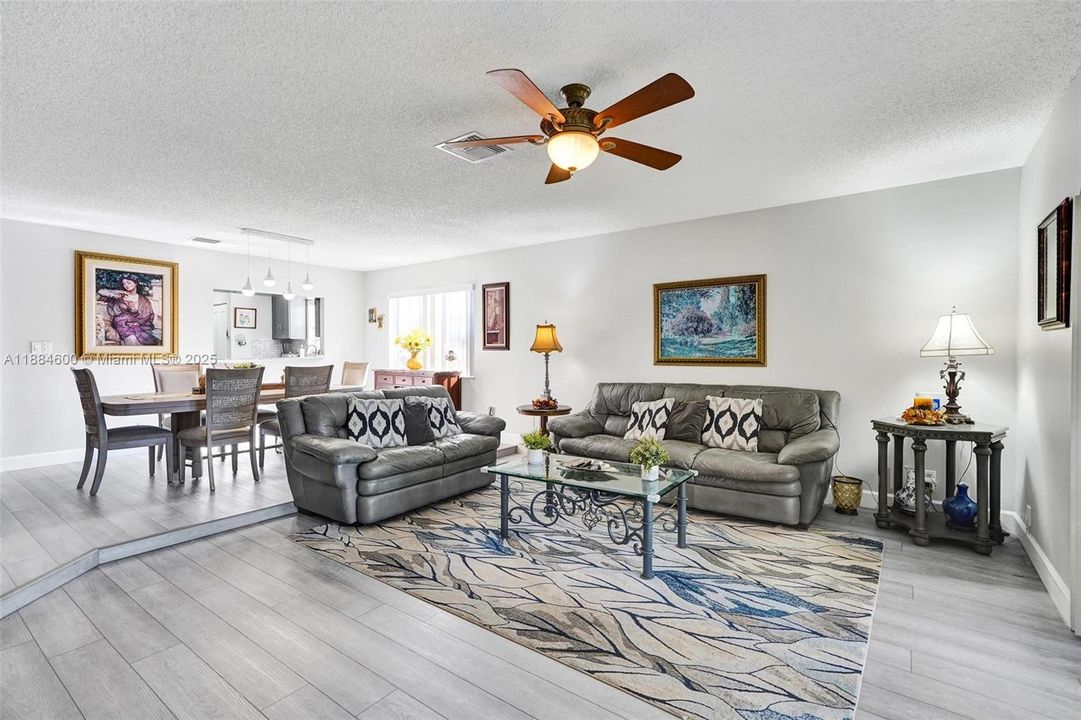 Recently Sold: $399,999 (3 beds, 2 baths, 1631 Square Feet)