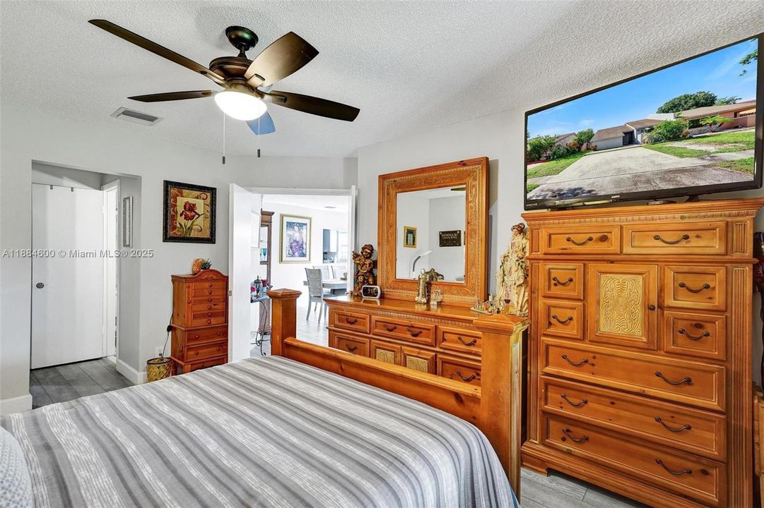 Recently Sold: $399,999 (3 beds, 2 baths, 1631 Square Feet)