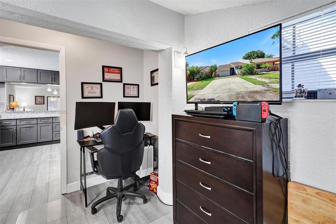 Recently Sold: $399,999 (3 beds, 2 baths, 1631 Square Feet)