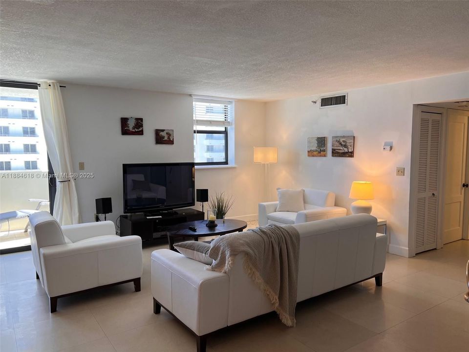 Active With Contract: $5,100 (2 beds, 2 baths, 1220 Square Feet)