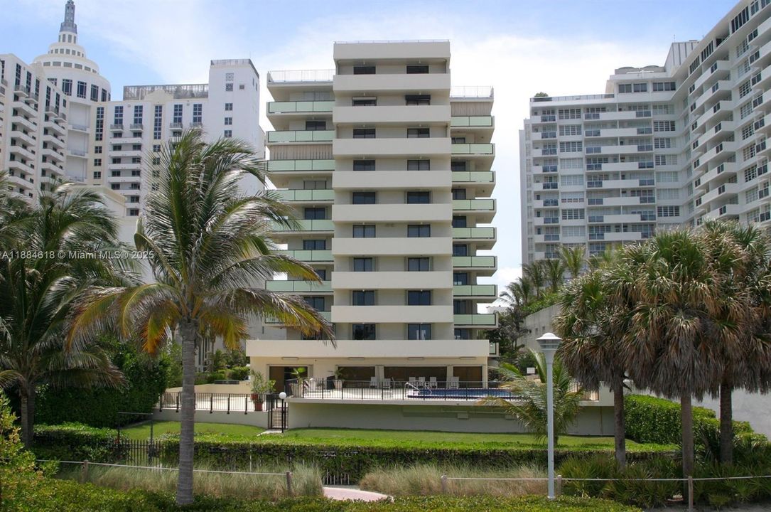 Active With Contract: $5,100 (2 beds, 2 baths, 1220 Square Feet)