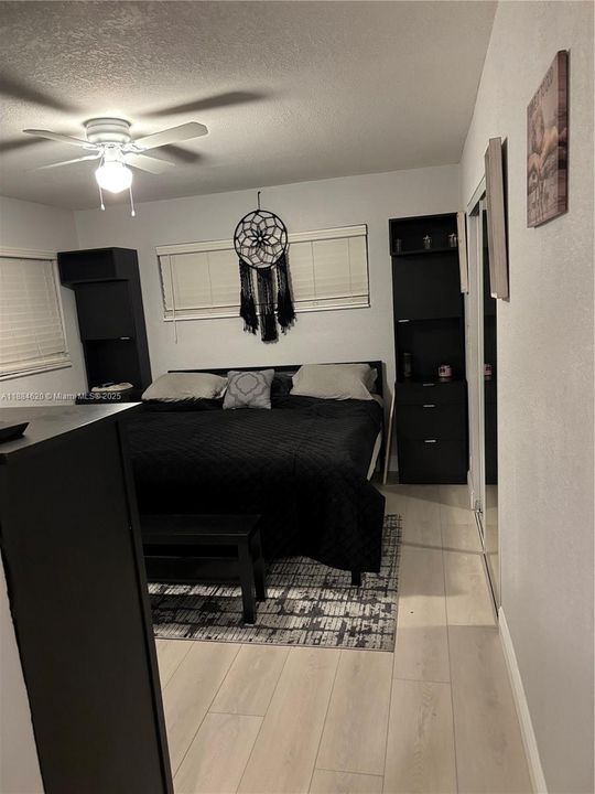 Под контрактом: $310,000 (2 спален, 2 ванн, 1061 Квадратных фут)