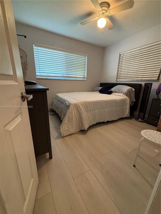 Под контрактом: $310,000 (2 спален, 2 ванн, 1061 Квадратных фут)