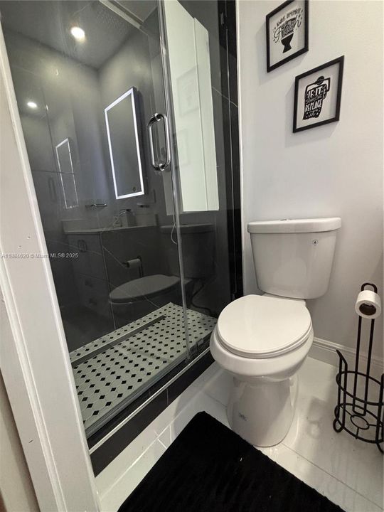 Под контрактом: $310,000 (2 спален, 2 ванн, 1061 Квадратных фут)