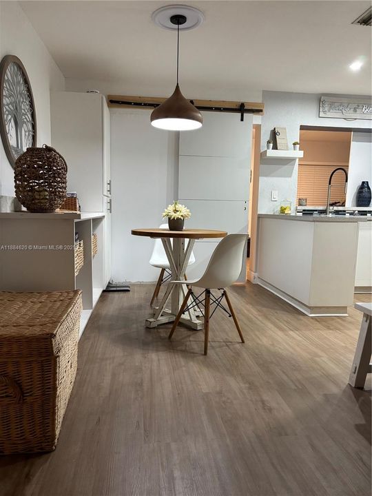 Под контрактом: $310,000 (2 спален, 2 ванн, 1061 Квадратных фут)