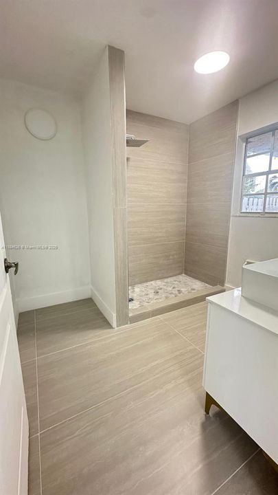 Active With Contract: $2,300 (3 beds, 2 baths, 1090 Square Feet)