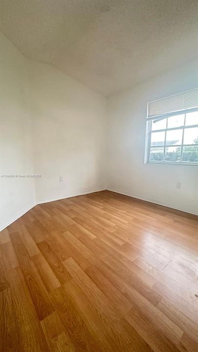 Active With Contract: $2,300 (3 beds, 2 baths, 1090 Square Feet)