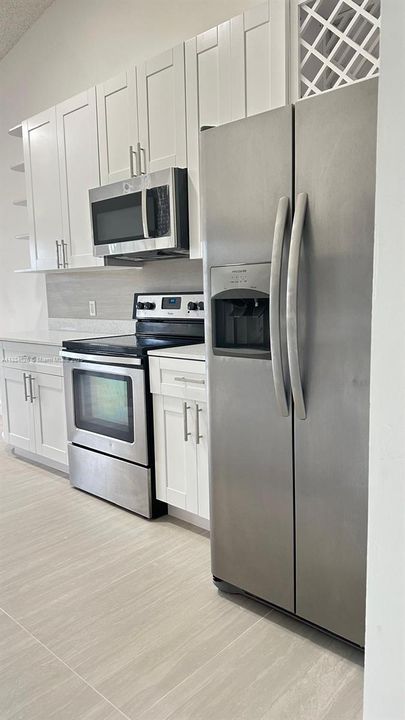 Active With Contract: $2,300 (3 beds, 2 baths, 1090 Square Feet)