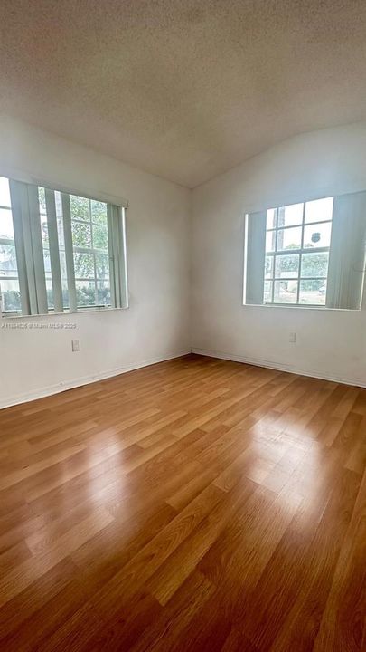 Active With Contract: $2,300 (3 beds, 2 baths, 1090 Square Feet)