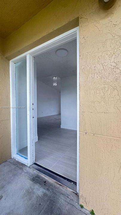 Active With Contract: $2,300 (3 beds, 2 baths, 1090 Square Feet)